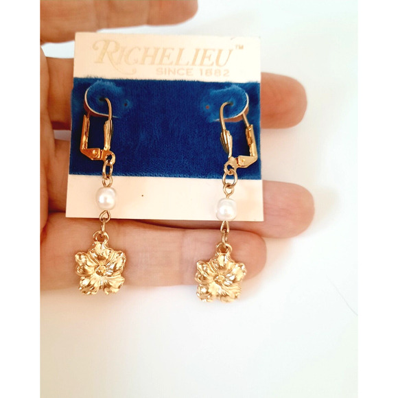 Richelieu Vintage Flower Faux Pearl Gold Tone Lever back Pierced Earrings - Picture 4 of 5